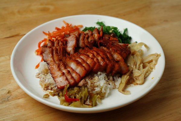 What are the essential pet supplies needed in the UK?