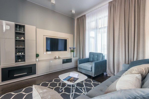 What are the key factors driving UK real estate investment growth?